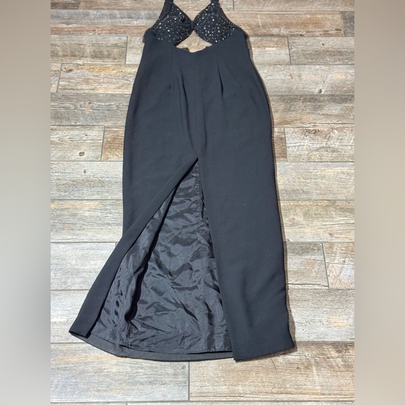 Elegant Black Evening Dress - Picture 7 of 13